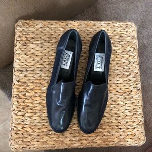 NAVY BLUE SHOE(NWOT)